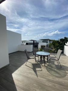 Laguna beach townhouse conner with garden