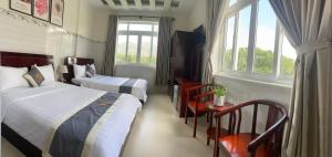 Phòng Bốn Người Hướng Núi (Quadruple Room with Mountain View)