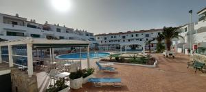 Alondras Park - Sleeps 2 - Parking - Pool