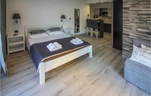 Awesome Apartment In Pjescana Uvala With Wifi