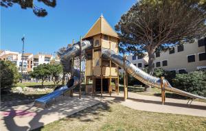 2 Bedroom Cozy Apartment In Le Barcarès