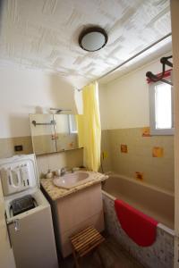 Appartements T2 climatise a 500m de la plage sur la presqu'ile de Saint Mandrier sur Mer : photos des chambres