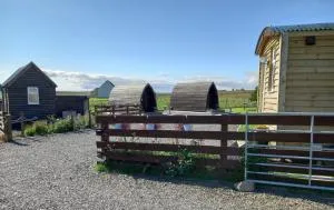 Hillside Camping Pods and Shepherd's Hut - Slickly