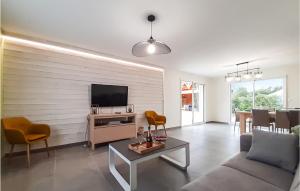 Stunning Home In Herly