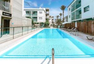 Elegant apartment next to the sea!