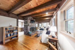 Appalachee Pond Waterfront Cottage