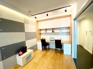 New Wave Apartment Big & Beautiful -parking