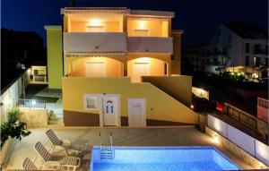 Lovely Apartment In Zecevo Rogoznicko