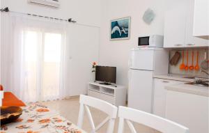 Lovely Apartment In Zecevo Rogoznicko 