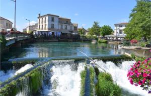 Nice Apartment In Monteux With Wifi