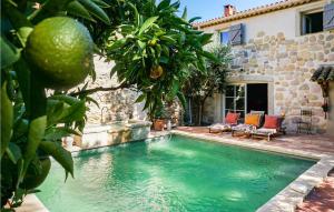 Maisons de vacances Awesome home in ROUJAN with WiFi, 3 Bedrooms and Outdoor swimming pool : photos des chambres