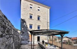 2 Bedroom Gorgeous Apartment In Vanosc