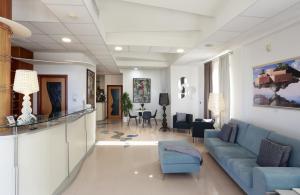 Piccadilly Rooms Restaurant and Beach