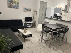 T2 avec TERRASSE, CLIM , box fibre