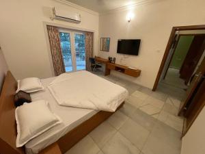 Ishan Apartments 3BHK Individual Rooms