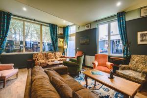 Hotels Suites Saint Brice : photos des chambres