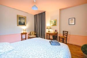 Hotels Suites Saint Brice : Chambre Double