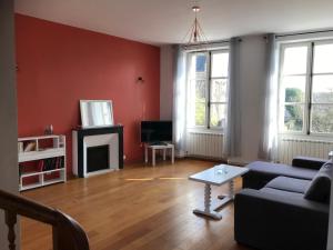 Appartements Agreable maison de bourg aux portes de TOURS : Appartement 3 Chambres