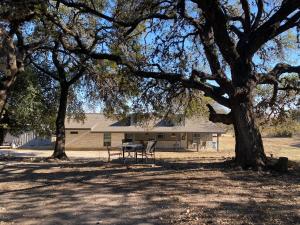 Texas Hill Country Ranch House - Great Views - Near Hidden Falls Park