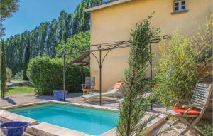 Maisons de vacances Stunning home in Pont Saint Esprit with 2 Bedrooms, WiFi and Outdoor swimming pool : photos des chambres