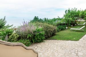 One-Bedroom Apartment with Sea View