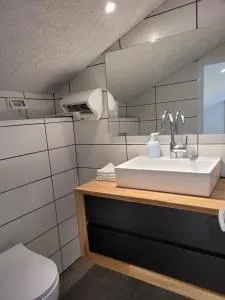 על גג העולם -צפון הגולן - 奥塔尔