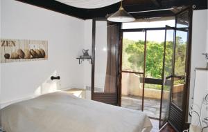 Maisons de vacances Pet Friendly Home In Prades Sur Vernazobre With Outdoor Swimming Pool : photos des chambres