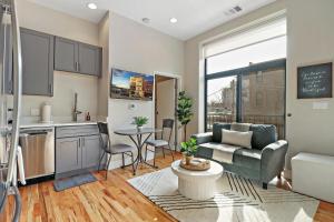 Splendid & Fully Furnished 1BR Apartment - Broadway 204 rep