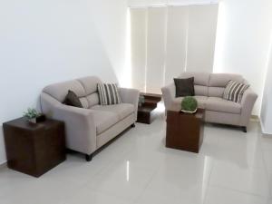 Departamento a 200 Mts de la playa y alberca en planta baja