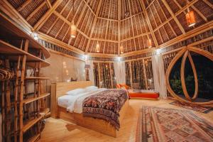 Pondok Kebun - 1 bd Eco Bamboo House, Pool, Garden