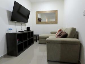 Departamento a 200 Mts de la playa y alberca en planta baja