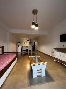 Apart Amapola Family & Friends