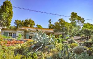 Maisons de vacances Awesome Home In Claviers With 3 Bedrooms, Wifi And Private Swimming Pool : photos des chambres