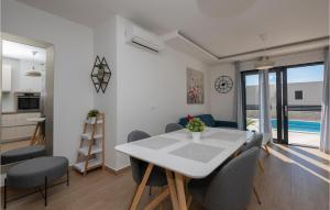Stunning Apartment In Baska Voda