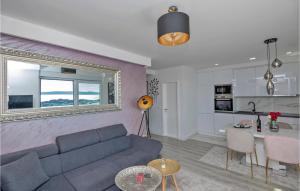 Amazing Apartment In Makarska With 2 Bedrooms And Wifi