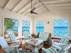 Southwinds Villa is a three bedroom beach front property with a beautiful big in - Gibbs