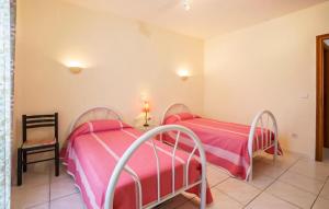 Appartements Beautiful apartment in Linguizetta with 2 Bedrooms and WiFi : photos des chambres