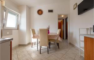 Beautiful Apartment In Vir With 2 Bedrooms And Wifi