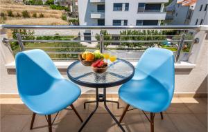 2 Bedroom Cozy Apartment In Podstrana