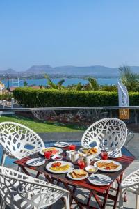 SaffronStays Jannat, Igatpuri 100 Percent pet-friendly villa with amazing lake view