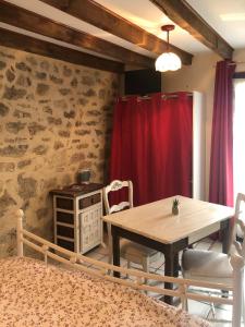 B&B / Chambres d'hotes Maison d'hotes Ourdeaux et Gite Chez Rouchon : photos des chambres