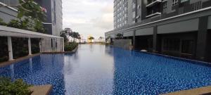 Bukit Rimau Instagrammable 2 Bedroom Apartment With Pool View up to 5 PAX
