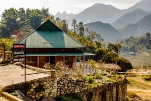 Phòng Giường Đôi Nhìn Ra Núi (Double Room with Mountain View)