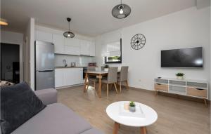 Stunning Apartment In Baska Voda