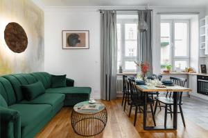 oompH Warsaw Central Supreme Apartment