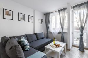 Mokotowska 67 Prywatne mieszkanie z balkonem w Centrum miasta i w pobliżu Ambasady USA Samodzielne Zameldowanie! Self Check-in System!