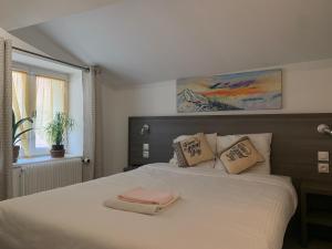 Hotels Logis Hotel Restaurant Vuillot : photos des chambres