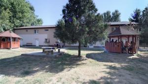 Strand Motel, Vígadó Csárda