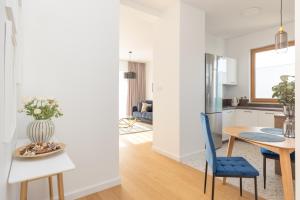 Sadyba Purple Luxury Apartment by BookingHost