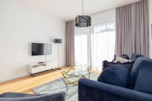 Sadyba Purple Luxury Apartment by BookingHost